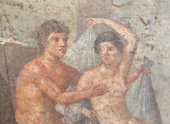 Può un datore di lavoro imporre alle sue dipendenti di presentarsi al lavoro con il reggiseno?
